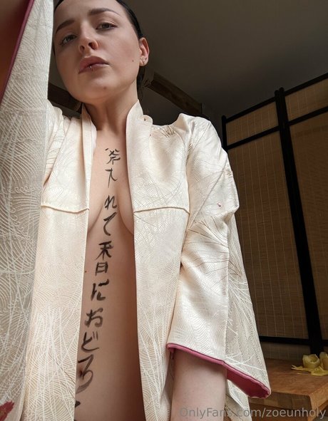 zoeunholy Best Profile Photo