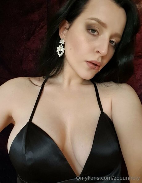 zoeunholy star art photo