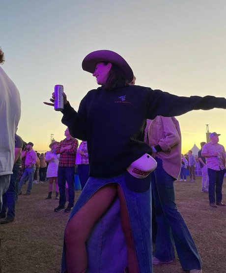 ebony midget onlyfans adult image