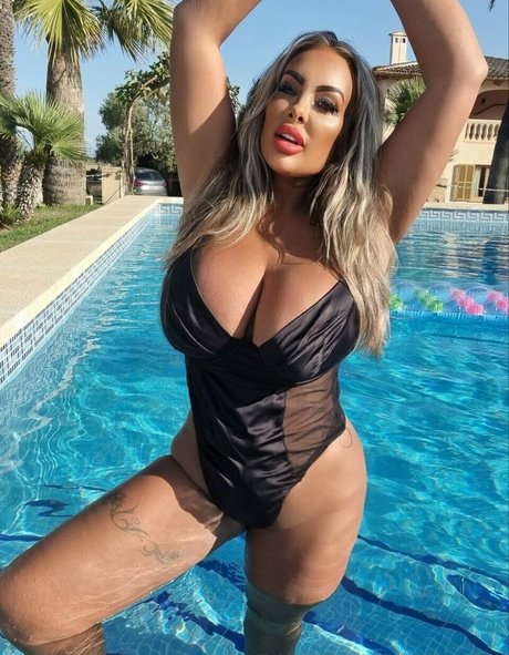 curvy shemale onlyfans art naked pics