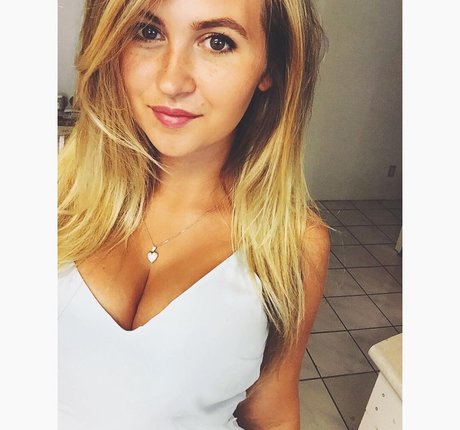 Aimee Eline pornstar nude pic