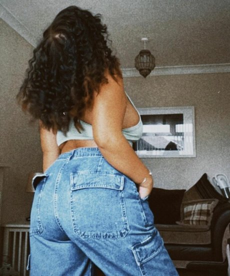 busty onlyfans beautiful photo