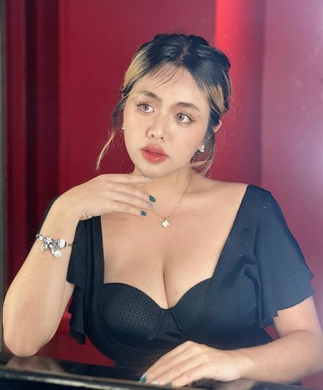 Zareena model erotic pics