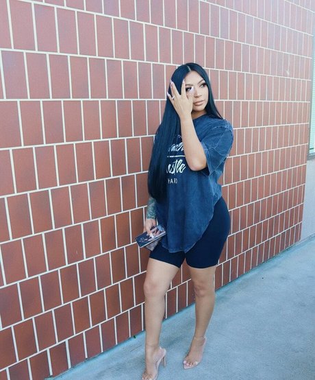 Evettexo pretty pornstar picture