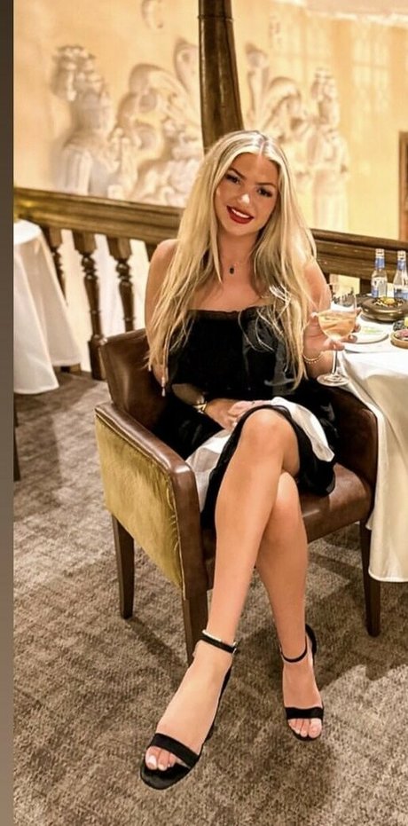 Lucy Nicholson hd model img