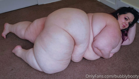 bubblybooty naked model pics