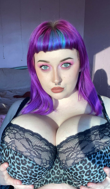 chloe nsfw xxx model img