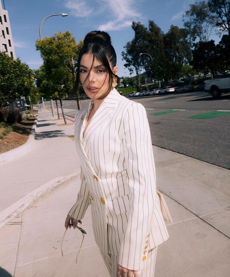 GKay model adult img