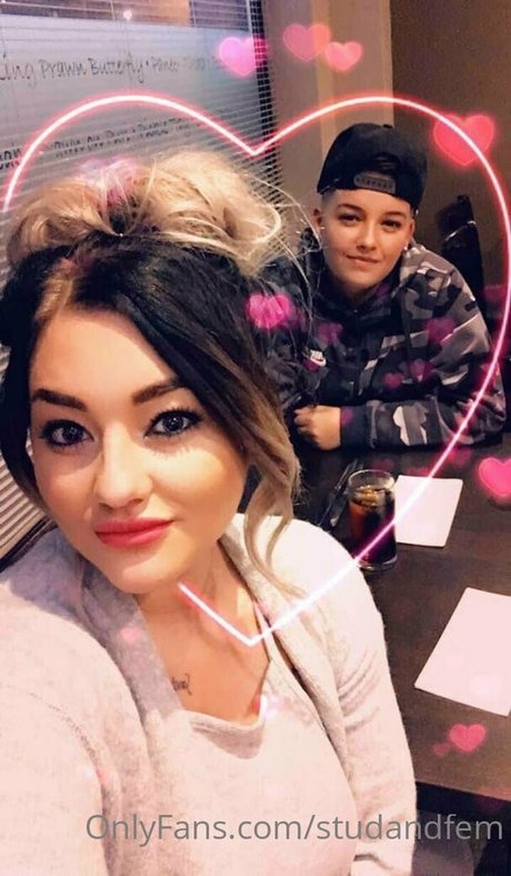 reallesbiansx porn model galleries