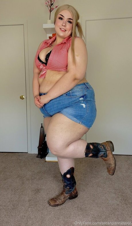 ebony wet pussy onlyfans free naked img