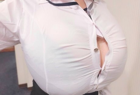 gym shower onlyfans top picture