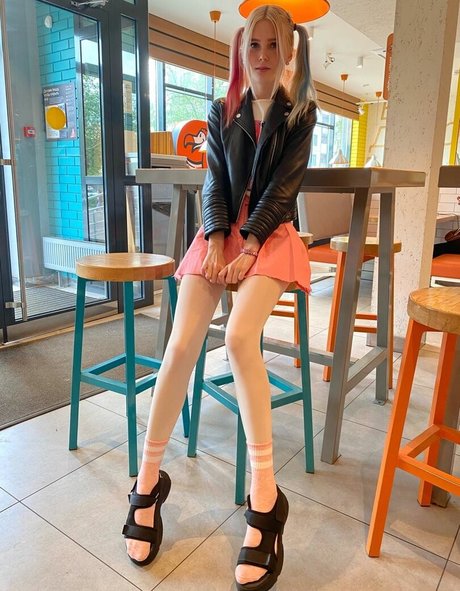 Vikneska model sexy images