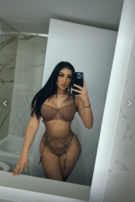 Spicy Mimi model exclusive pic