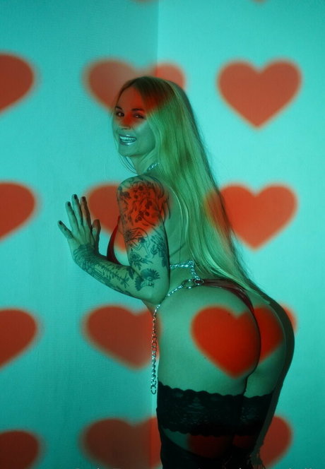 Sarahvandella perfect star pictures