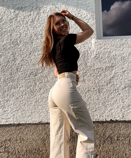 Anna Kauer high quality star image