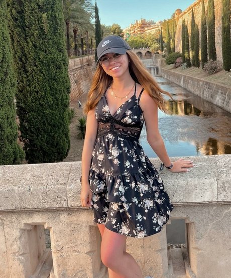 Anna Kauer sexy actress img