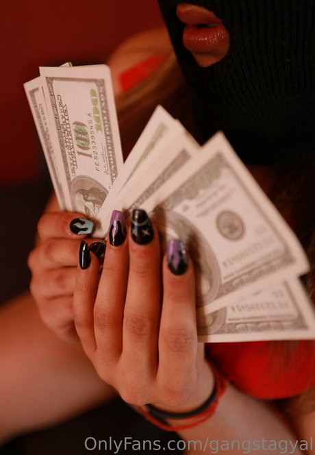 eating onlyfans free picture