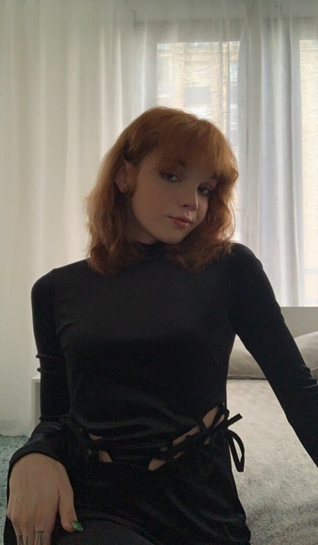 angele mhr adult model photo