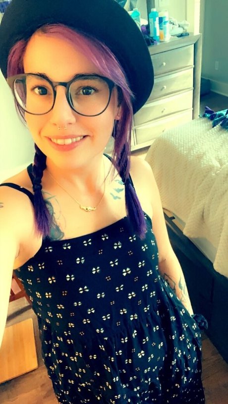 petitetreat_ star porn galleries