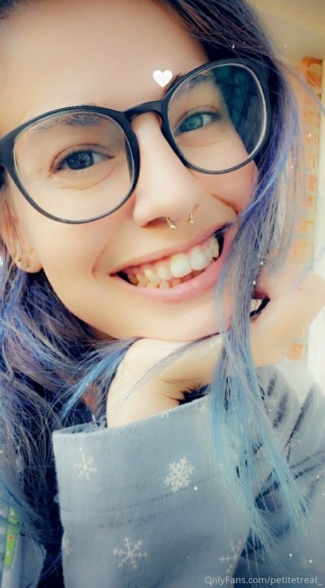 petitetreat_ nude model images