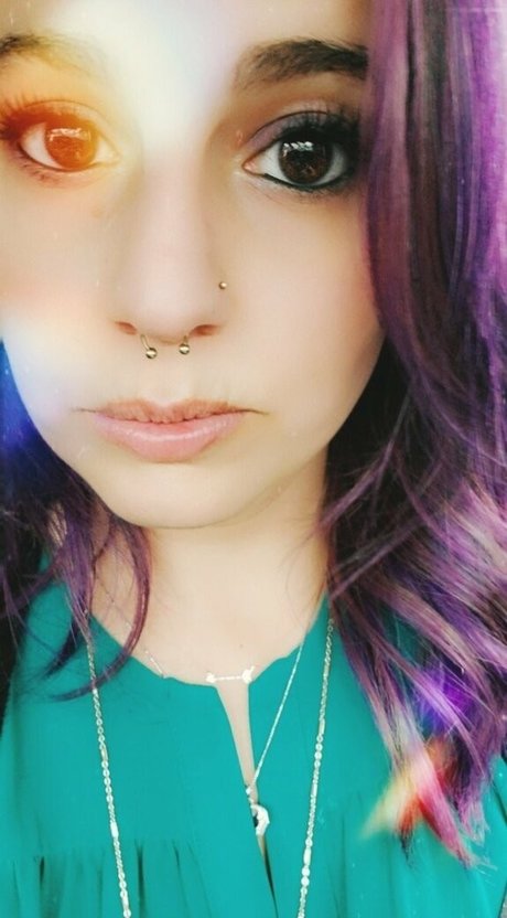 petitetreat_ pornographic model pic