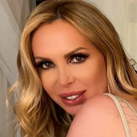 nikkibenzfree naked model photos