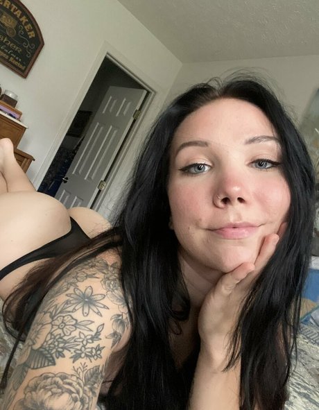 Glizzy McGuire model perfect picture