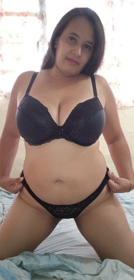 curvy girl onlyfans naked pic