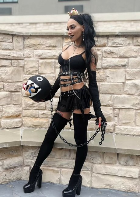 Bri Lady b naked model pics