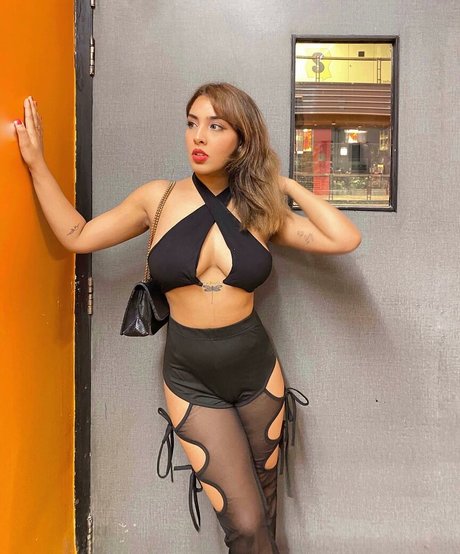 tvishagulatii pornstar erotic pic