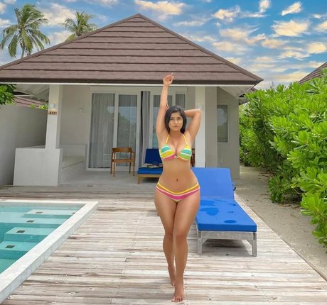 tight onlyfans pretty image