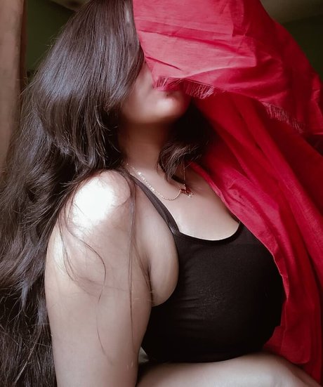 Maya Diba Best Profile Photo