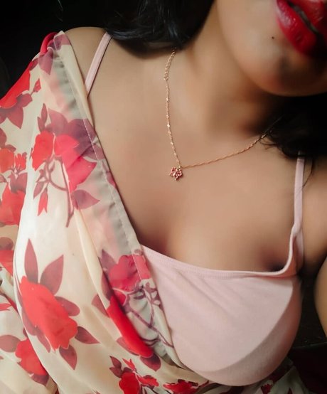 Maya Diba model pretty pictures