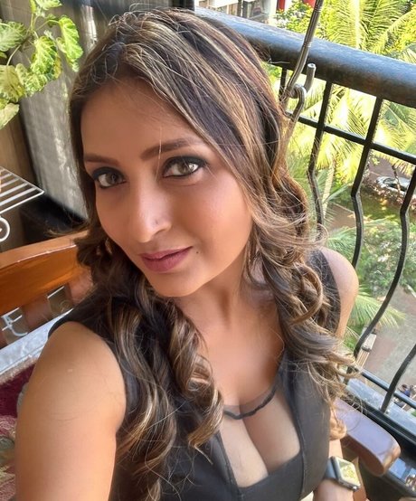 Roma Varadkar model nude pics