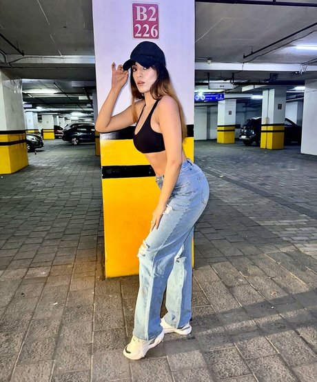 asian girlfriend onlyfans top gallery