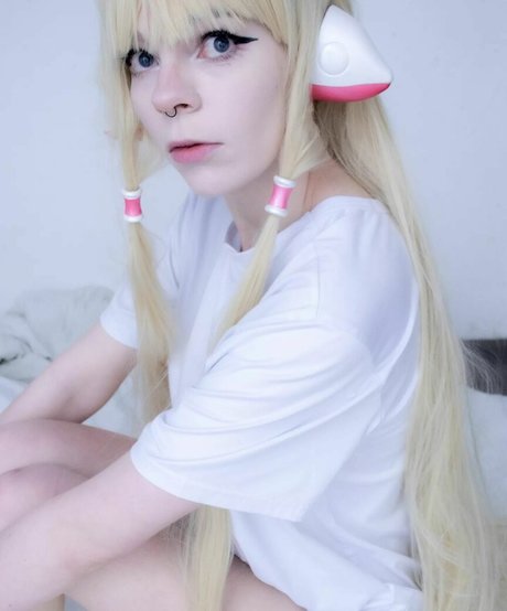 Porcelain Ghoul pornographic model picture