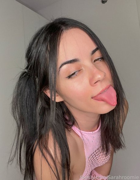 sarahroomie naked pornstar image