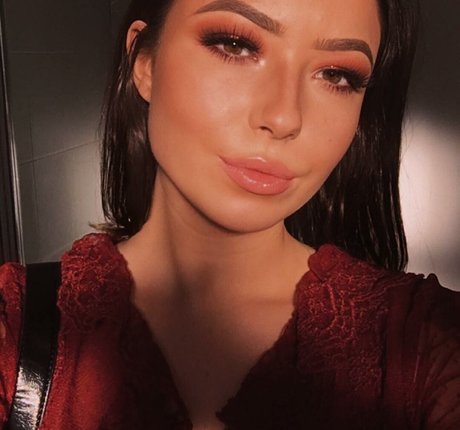 young onlyfans adult picture