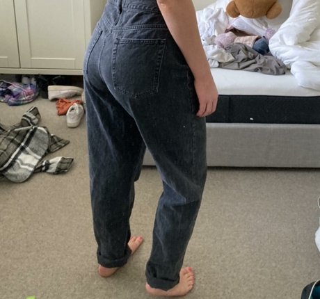 Lydia Harrison exclusive star picture