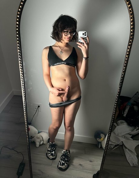 KianaVi model sexy photos