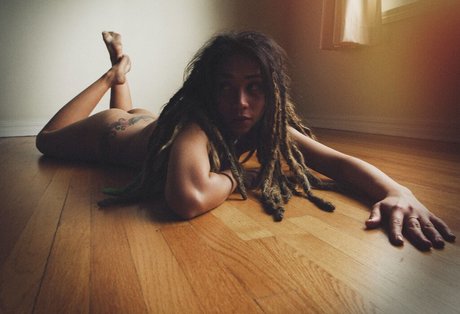 Kat TaylorSaydie model free photos