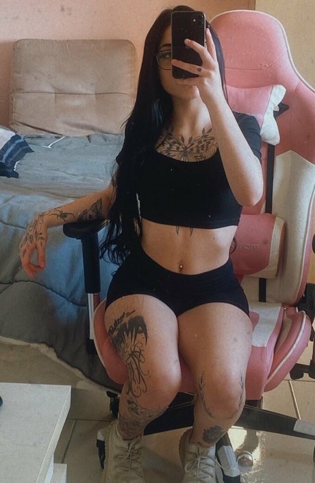 Ellen Maggnus model top pic