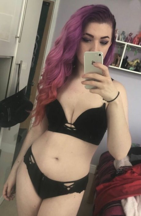 MYSTIK MINX pornstar exclusive image