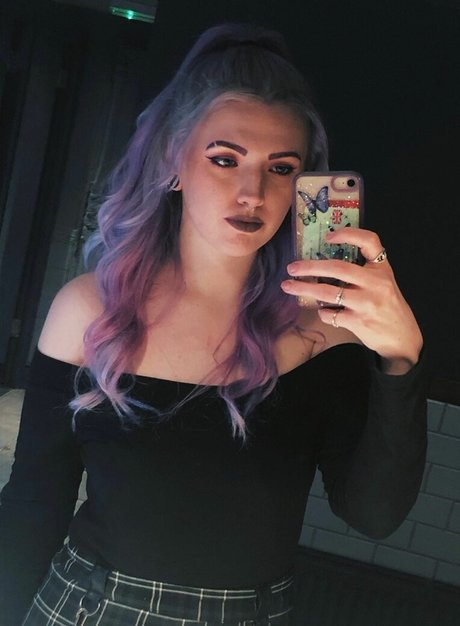 MYSTIK MINX star art archive