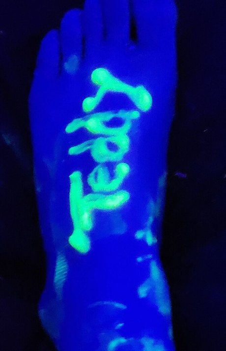 BlueHuneyDew nude model images