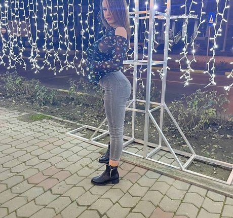 Denisa R Maria model perfect img