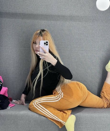 young onlyfans beautiful image