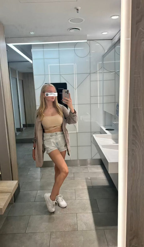 blonde vivi beautiful star galleries