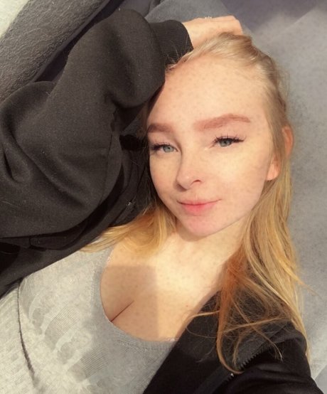 blonde vivi erotic actress pics