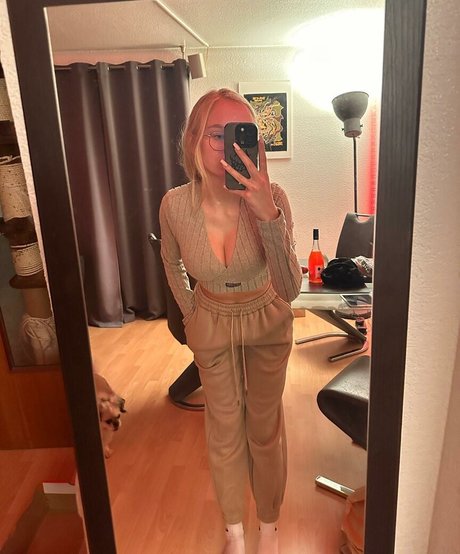 pregnant asian onlyfans naked picture